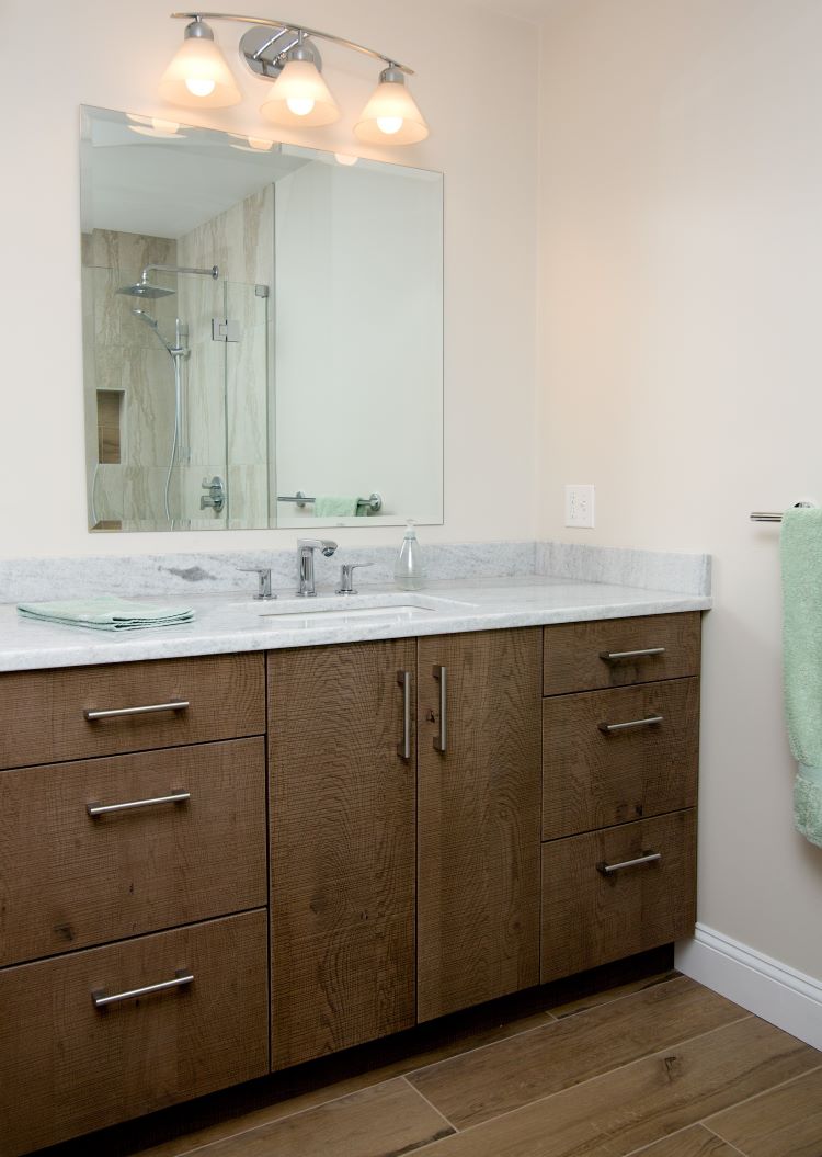 Custom Bathroom Cabinets & Counters